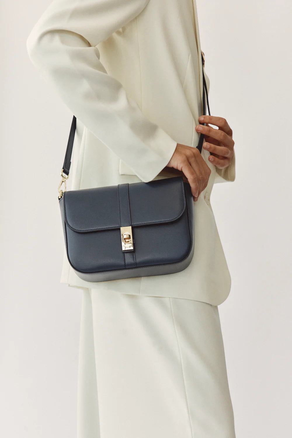 Vestirsi Carly Sqaure Crossbody Bag, Midnight